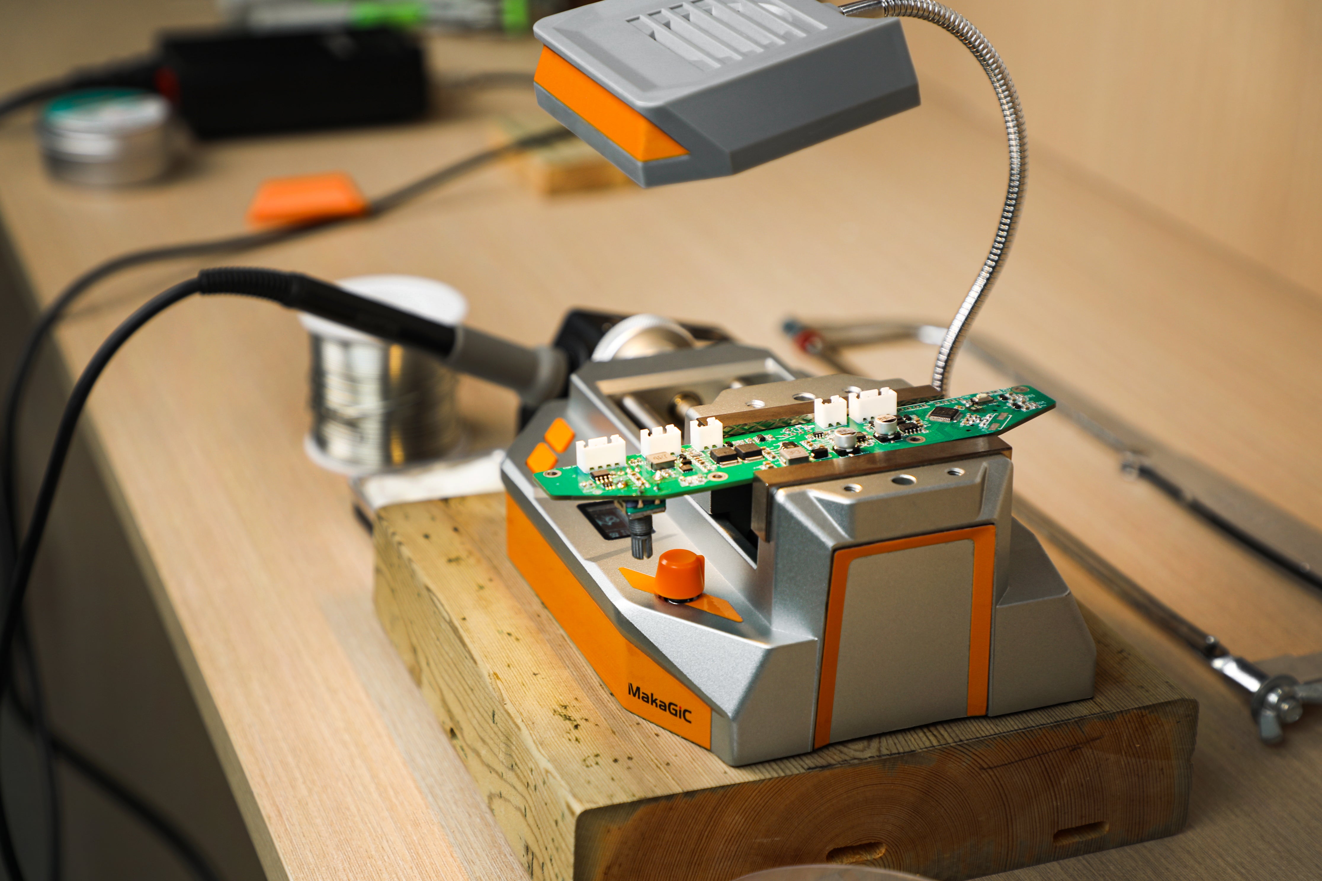 Makagic Fan Mod works as a smoke extractor, efficiently removing fumes during soldering and keeping your workspace clean.