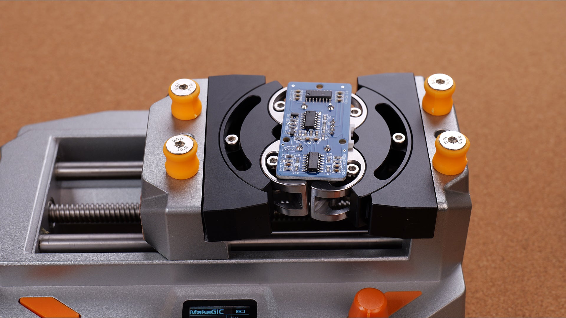 fractal jaws and smart vise for clamping by makagic