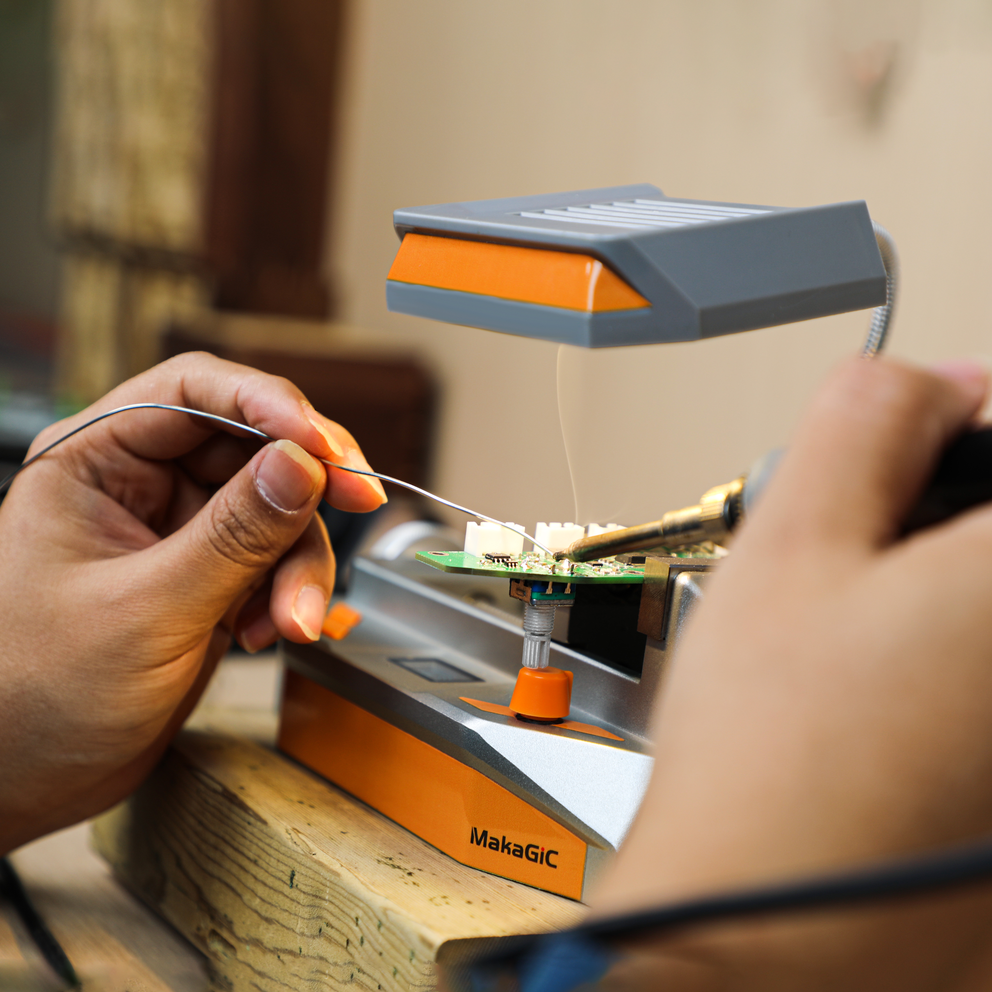 Makagic Fan Mod works as a smoke extractor, efficiently removing fumes during soldering and keeping your workspace clean.