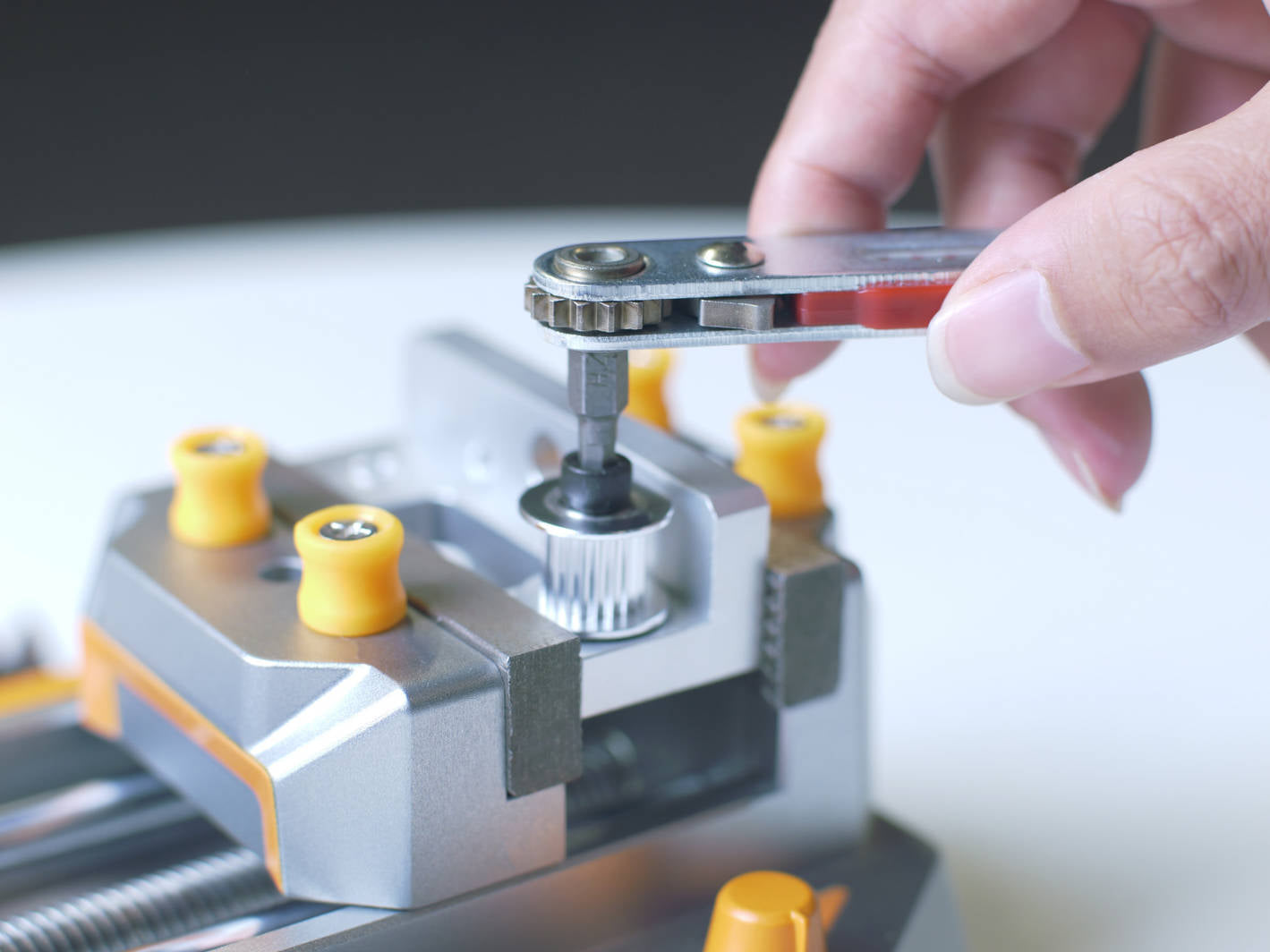 Makagic Ratchet Screwdriver – easy-to-use tool for fast and smooth screwing with a comfortable grip.