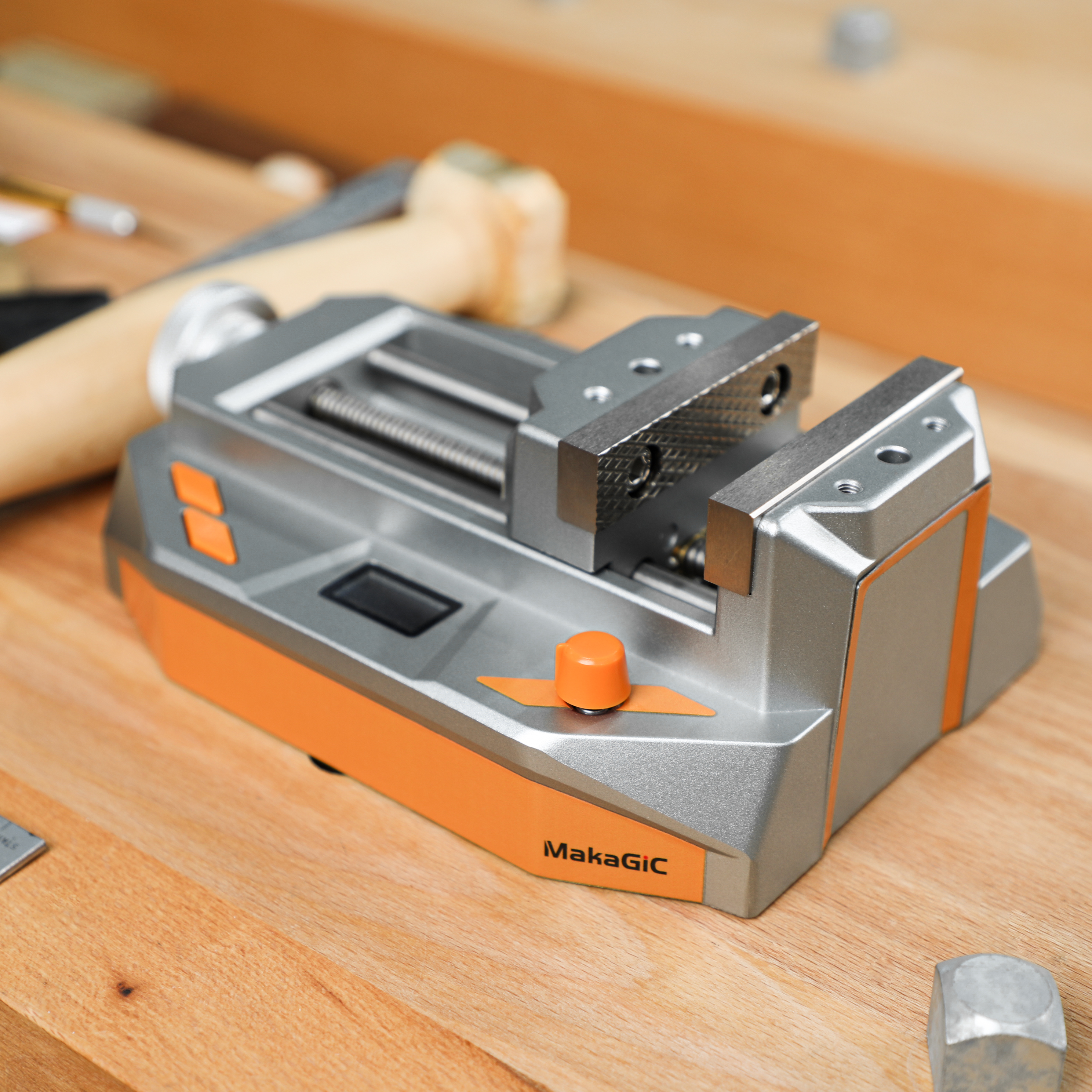 MaKAGIC VS01 Smart vise. Device use for clamping by DIY enthusiast and professionals.